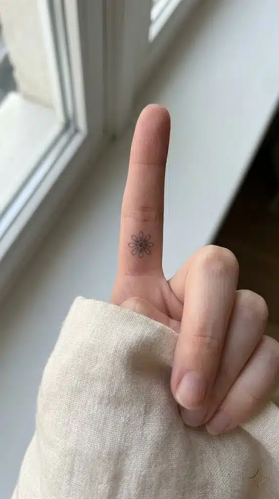 Dainty Dot Flower Inner Finger