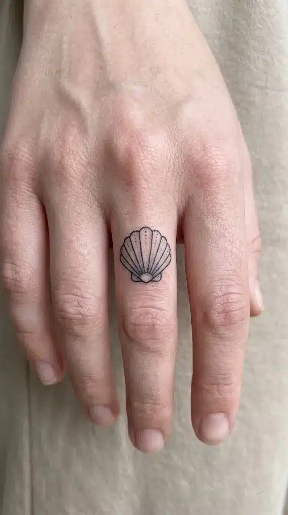 Small Geometric Shell Outline